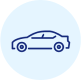 Blauw pictogram van een auto op een lichtblauwe achtergrond. 