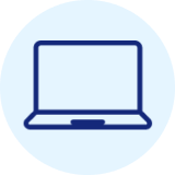 Blauw pictogram met een open laptop op een lichtblauwe achtergrond.   