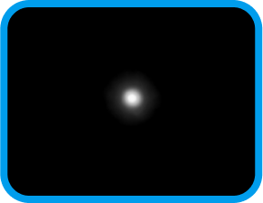 Zwarte achtergrond met een fel licht in het midden, wat de optische bench halo-meting voor de Clareon Vivity IOL vertegenwoordigt.