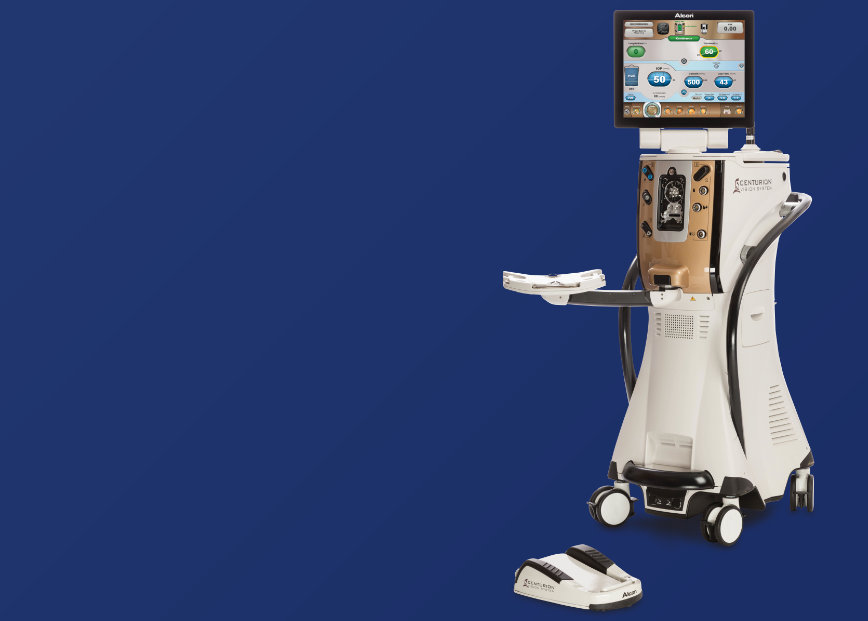 Хирургическое оборудование Centurion Vision System компании Alcon на темно-синем фоне