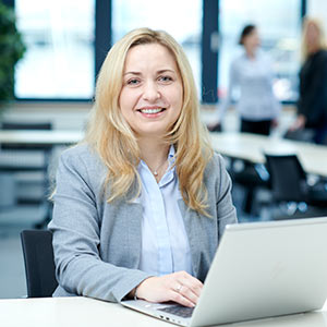 Porträtfoto von Dr. Justyna J.-R. Geschäftsführerin Head R&D Großwallstadt