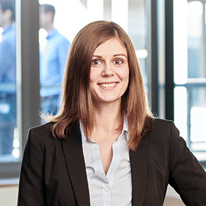 Porträtfoto von Dr. Nina S. Trainee Naturwissenschaften