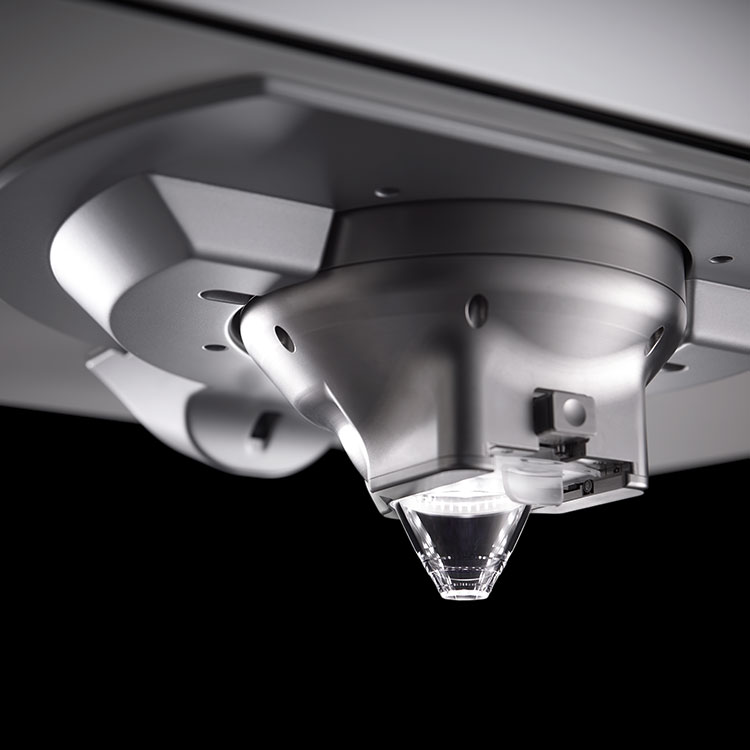 Detailaufnahme einer WaveLight Lasersystem-Komponente mit Patienteninterface und Metallgehäuse.